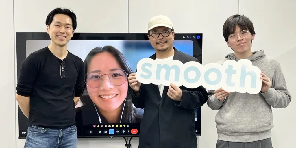 株式会社スムーズ様のメンバーとオンライン参加者の集合写真